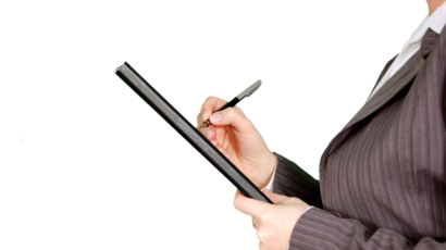 woman writing down top 5 reasons to switch her energy company